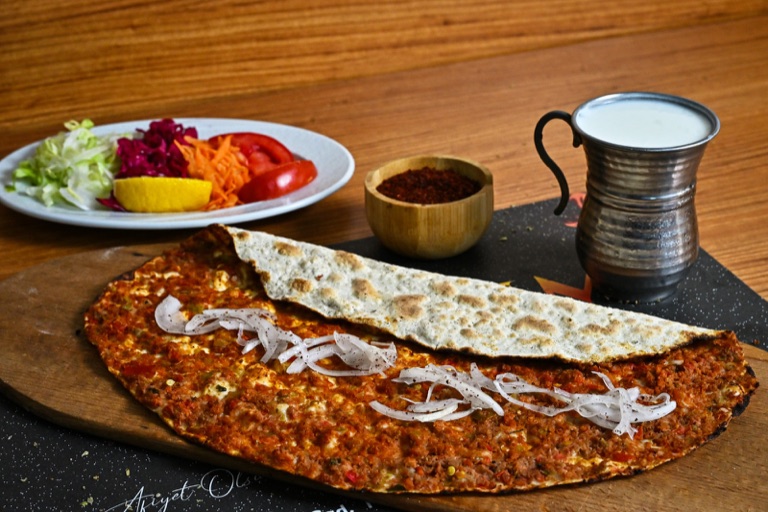 Kıvılcım Restaurant lahmacun