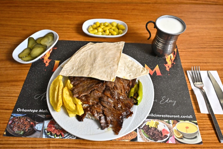 Kıvılcım Restaurant porsiyon et döner