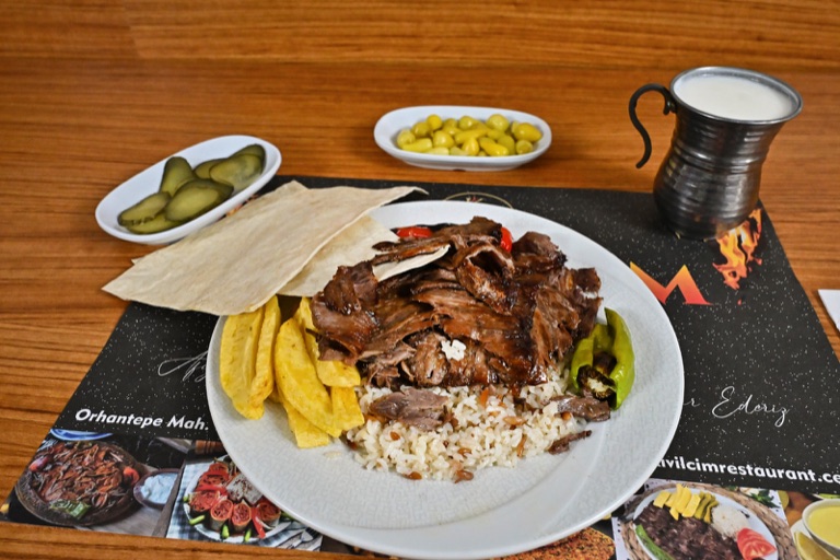 Pilav üstü et döner